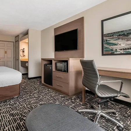 Clarion Pointe Indianapolis Airport-3