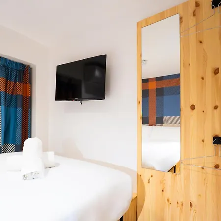 Easyhotel Paddington-3