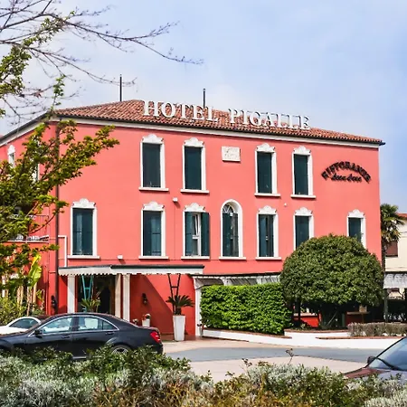 Hotel Villa Pigalle-3