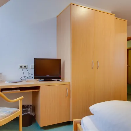 Central Hotel Friedrichshafen-3