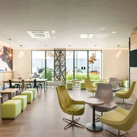 Super 8 By Wyndham Munich City North-3