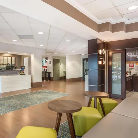 Hampton Inn Fort Myers-Airport & I-75-2