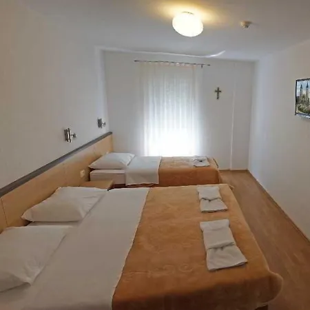 Hotel Dina-2