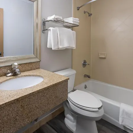 Super 8 By Wyndham Latham - Albany Airport-3