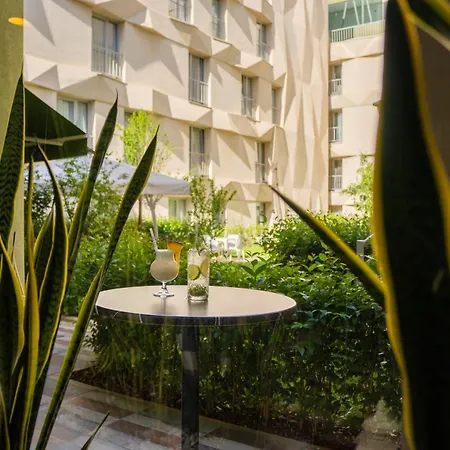 Alan Suites-3