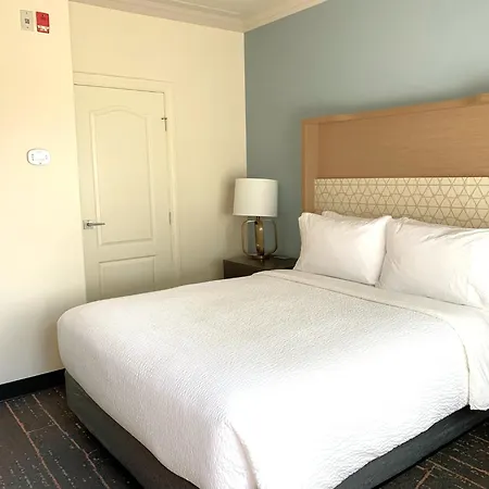Holiday Inn Victoria - Elk Lake By Ihg-2