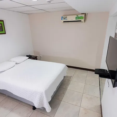 Hotel De Alborada - Cerca Del Aeropuerto-3