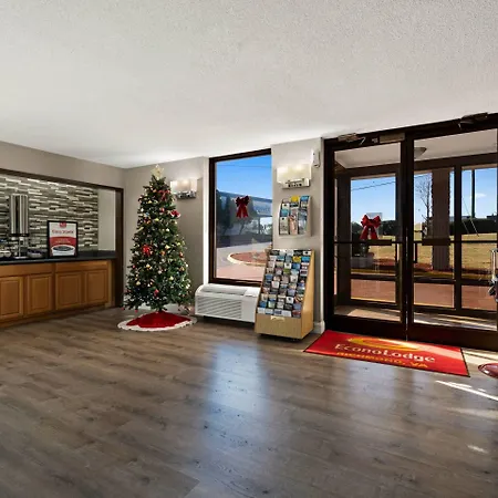 Econo Lodge-3