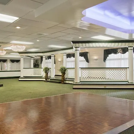 Ramada By Wyndham Roanoke-3