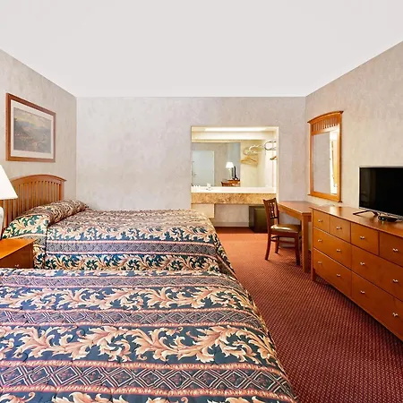 Super 8 By Wyndham Traverse City-3