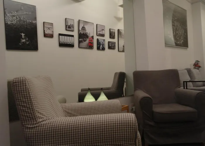 Chic Capsule Otel