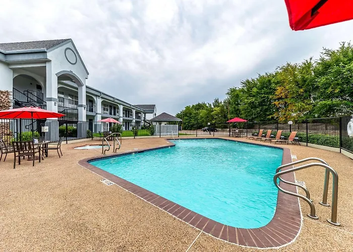 Quality Inn & Suites Canton