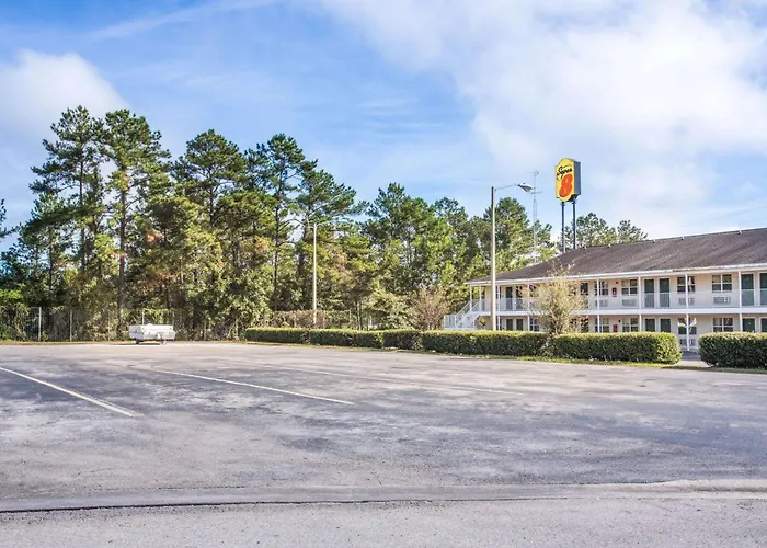 Super 8 By Wyndham Monticello Hotel