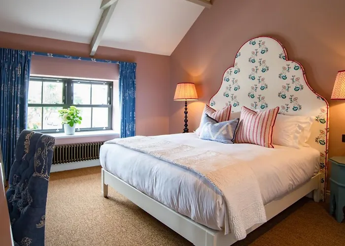 The White Lion Cowbridge Hotel