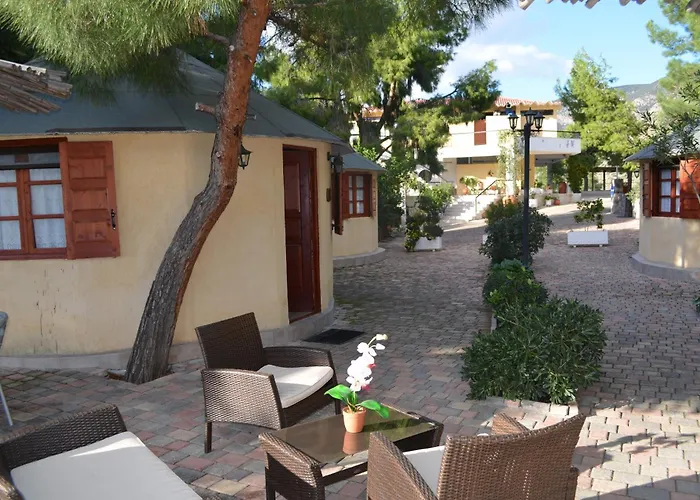 Chrissa Camping Rooms & Bungalows Delphi