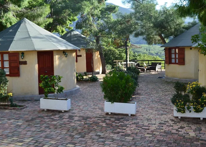 Chrissa Camping Rooms & Bungalows Delphi