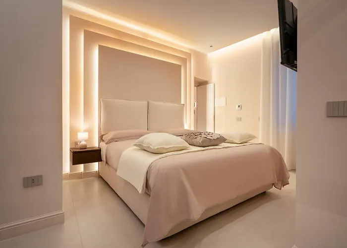 Halo Suite Naples