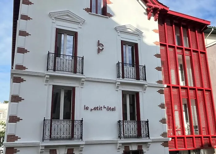 Le Petit Hotel