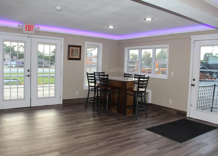 Westbridge Inn & Suites Clinton