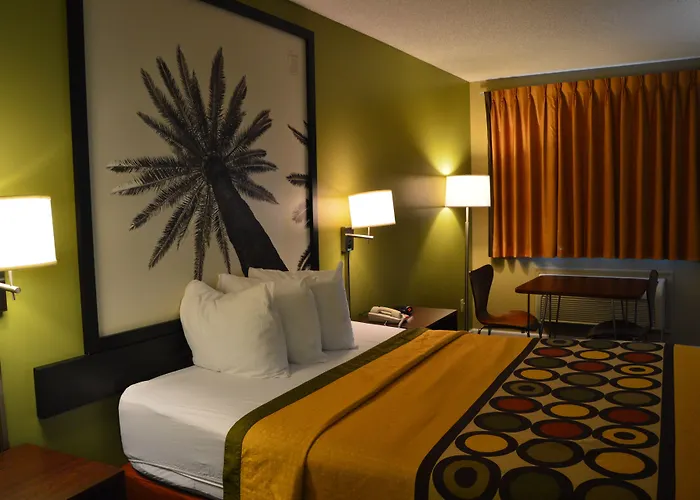 Super 8 By Wyndham Monticello Hotel