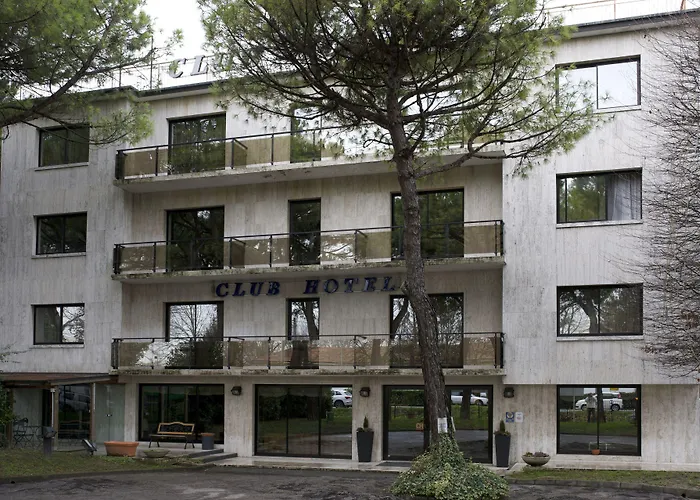 Club Hotel