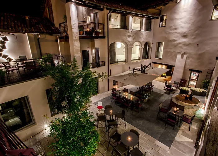 Uve Rooms & Wine Bar La Morra