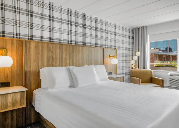 Travelodge By Wyndham Niagara Falls At The Falls