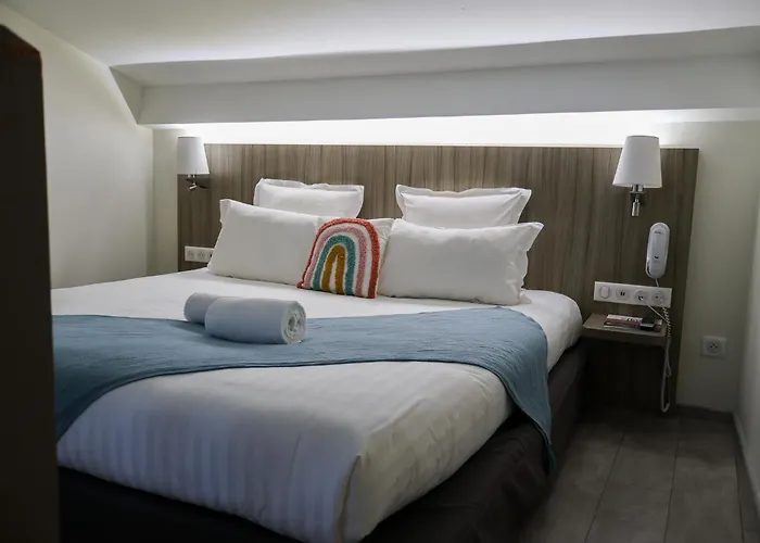Le Phenix Hotel