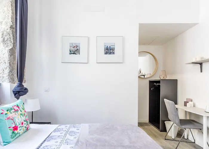 Ayz Juan De Mena - Auto Check-In Property