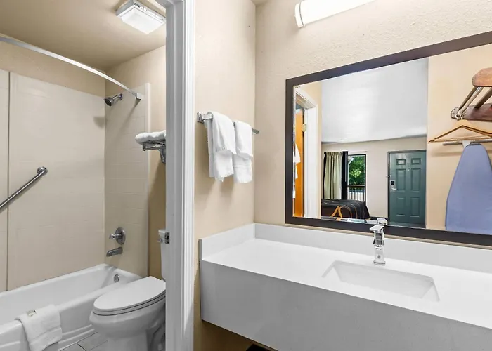 Super 8 By Wyndham Acworth/Atlanta Area Hotel