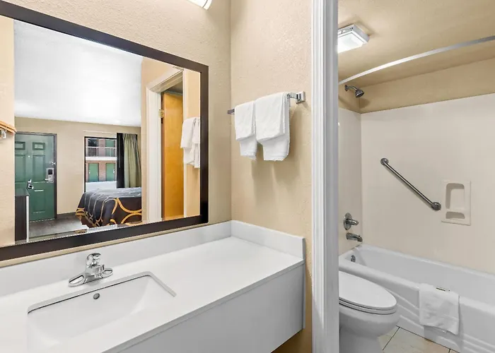 Super 8 By Wyndham Acworth/Atlanta Area Hotel