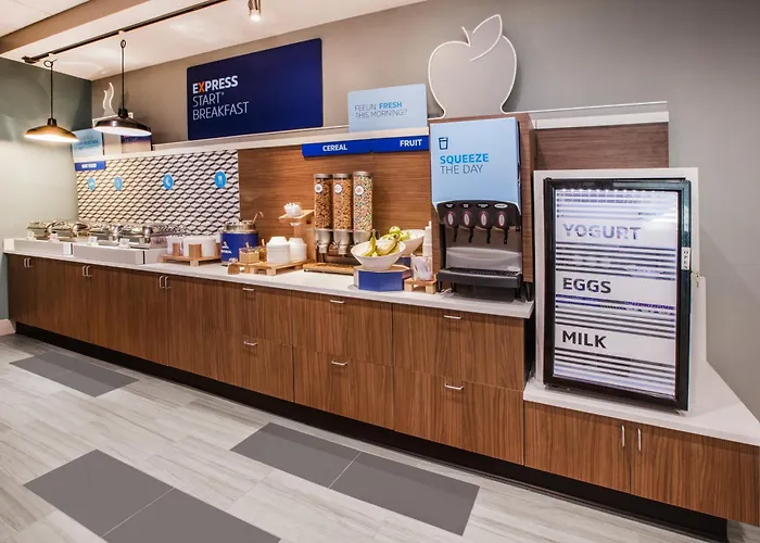 Holiday Inn Express & Suites - Canton By Ihg