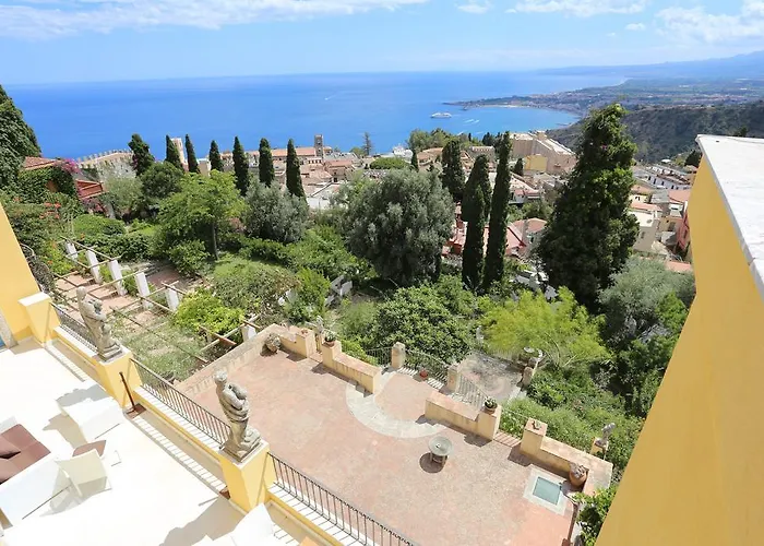 Bed and Breakfast Casa Cuseni, Residenza d'artista, Museo e Giardino storico Taormina