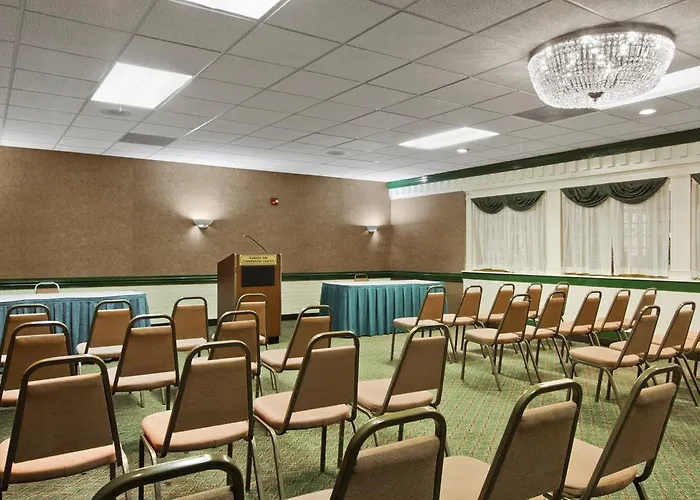 Ramada By Wyndham Roanoke Hotel