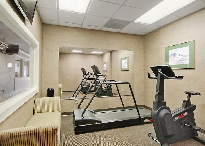 Ramada By Wyndham Roanoke Hotel